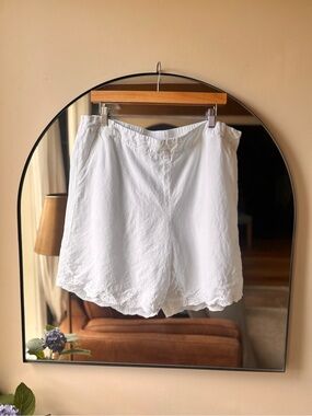 LAURA | eyelet linen shorts | size 16